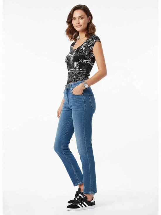 Classic Meets Cool: Calvin Klein Black & White Graphic Cotton T-Shirt Sz Small - Picture 4 of 5